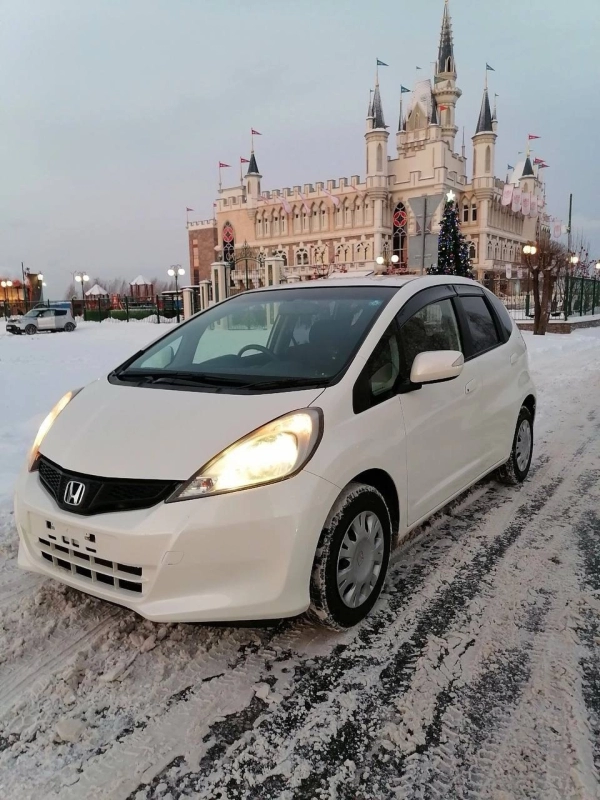 HONDA FIT 2013 год, аукцион 4,5 балла, пробег 26.000 км