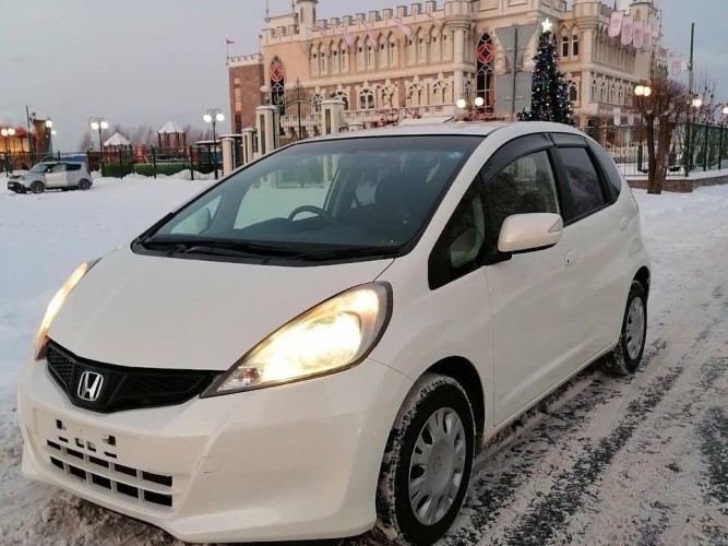 HONDA FIT 2013 год, аукцион 4,5 балла, пробег 26.000 км